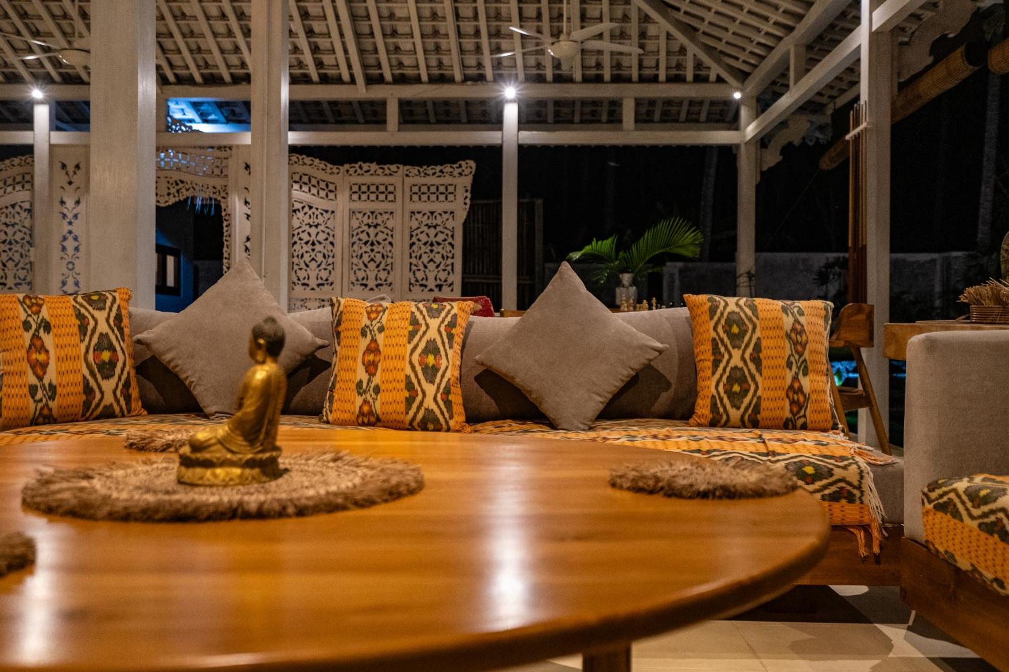 Senang Resort Tianyar Esterno foto